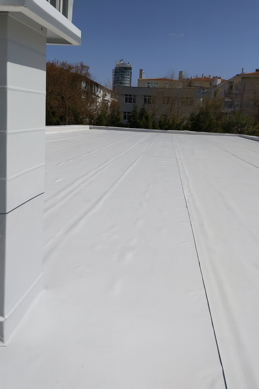 PVC Hidroizoluese për Themelet dhe Depo Uji – Sekreti i Mbylljes 100% Hermetike